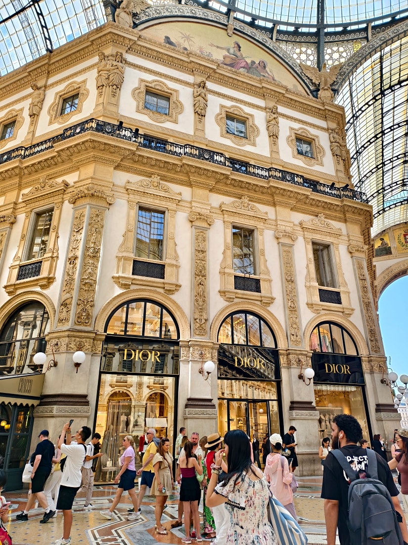 義大利 |多洛米蒂旅程D2-2_米蘭。但丁街。艾曼紐二世迴廊 。Navigli 運河 - 第2張圖 義大利 |多洛米蒂旅程D2-2_米蘭。但丁街。艾曼紐二世迴廊 。Navigli 運河