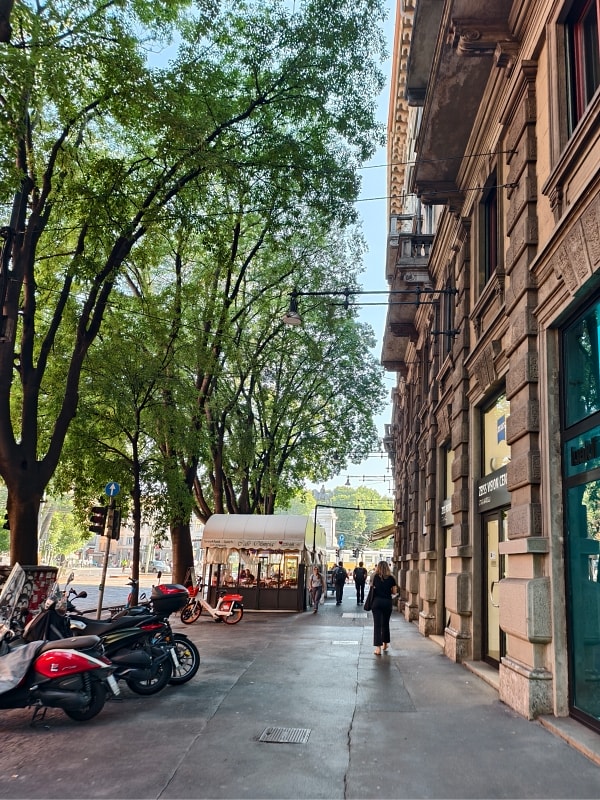義大利 |多洛米蒂旅程D2-2_米蘭。但丁街。艾曼紐二世迴廊 。Navigli 運河 - 第21張圖 義大利 |多洛米蒂旅程D2-2_米蘭。但丁街。艾曼紐二世迴廊 。Navigli 運河