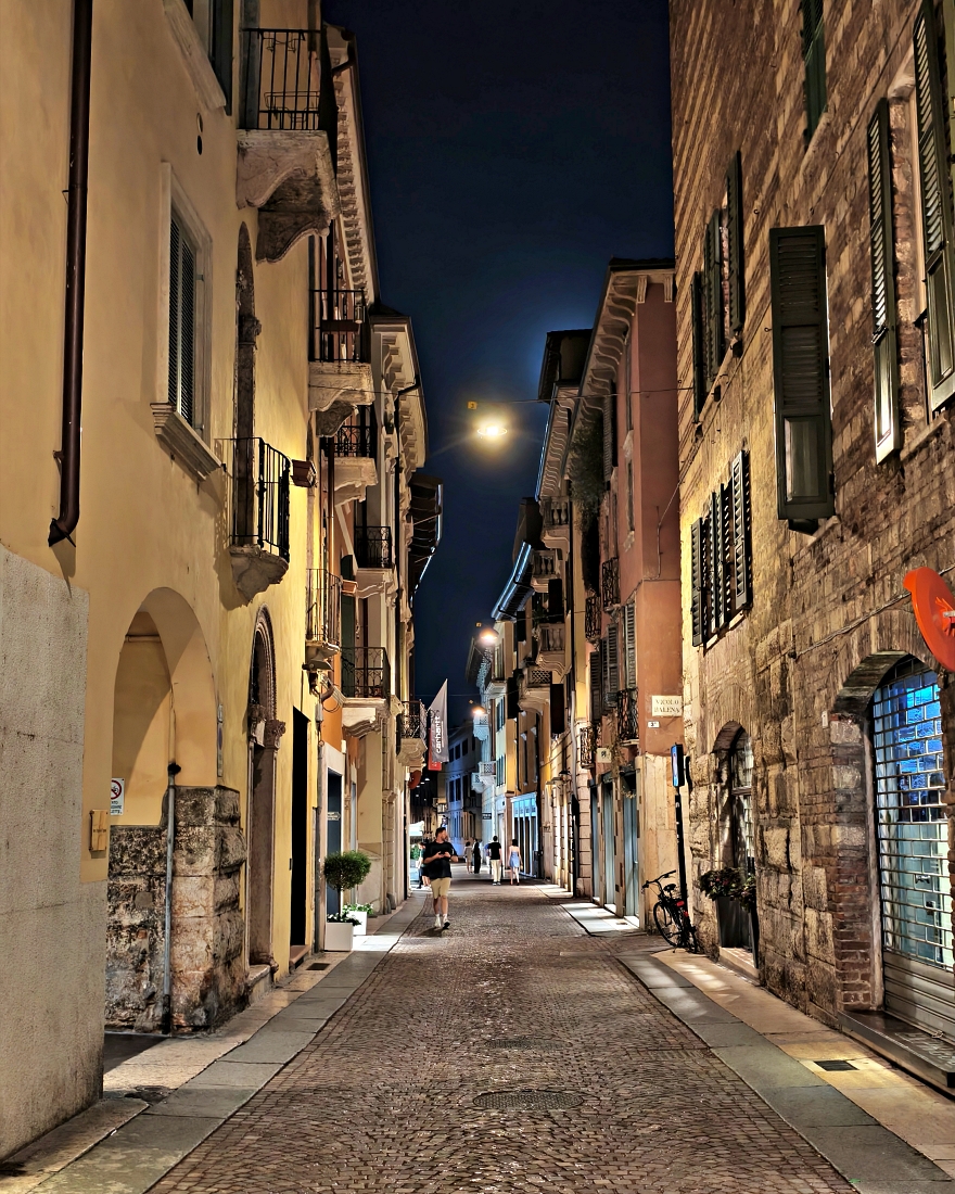 義大利 |多洛米蒂旅程D3_Verona千年競技場欣賞歌劇節。Camping Verona Village - 第126張圖 義大利 |多洛米蒂旅程D3_Verona千年競技場欣賞歌劇節。Camping Verona Village