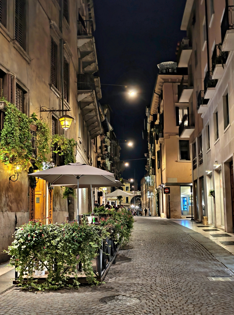 義大利 |多洛米蒂旅程D3_Verona千年競技場欣賞歌劇節。Camping Verona Village - 第127張圖 義大利 |多洛米蒂旅程D3_Verona千年競技場欣賞歌劇節。Camping Verona Village