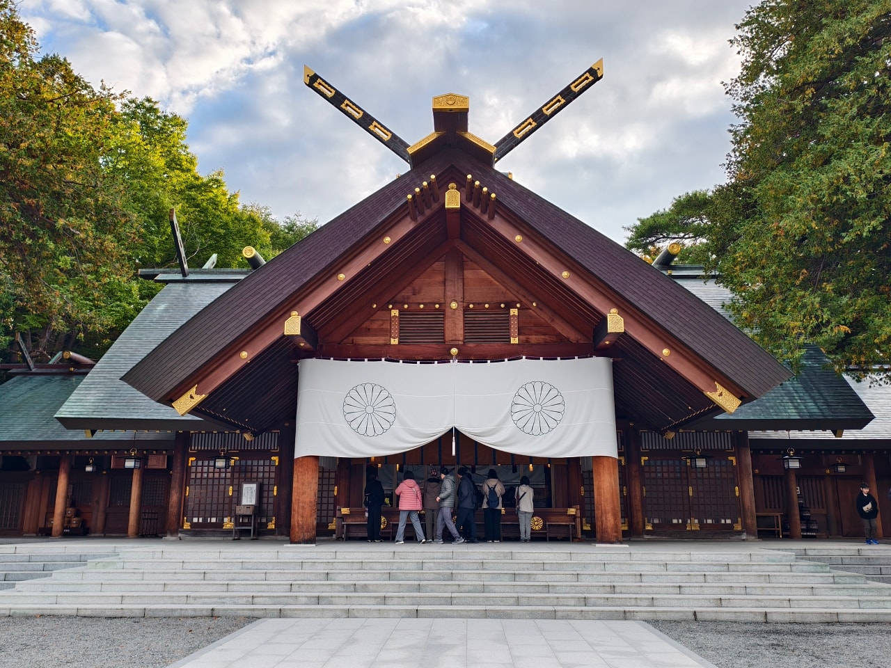 北海道 ｜2025 尋找楓紅角落。北海道神宮。豐平峽岩壁楓葉