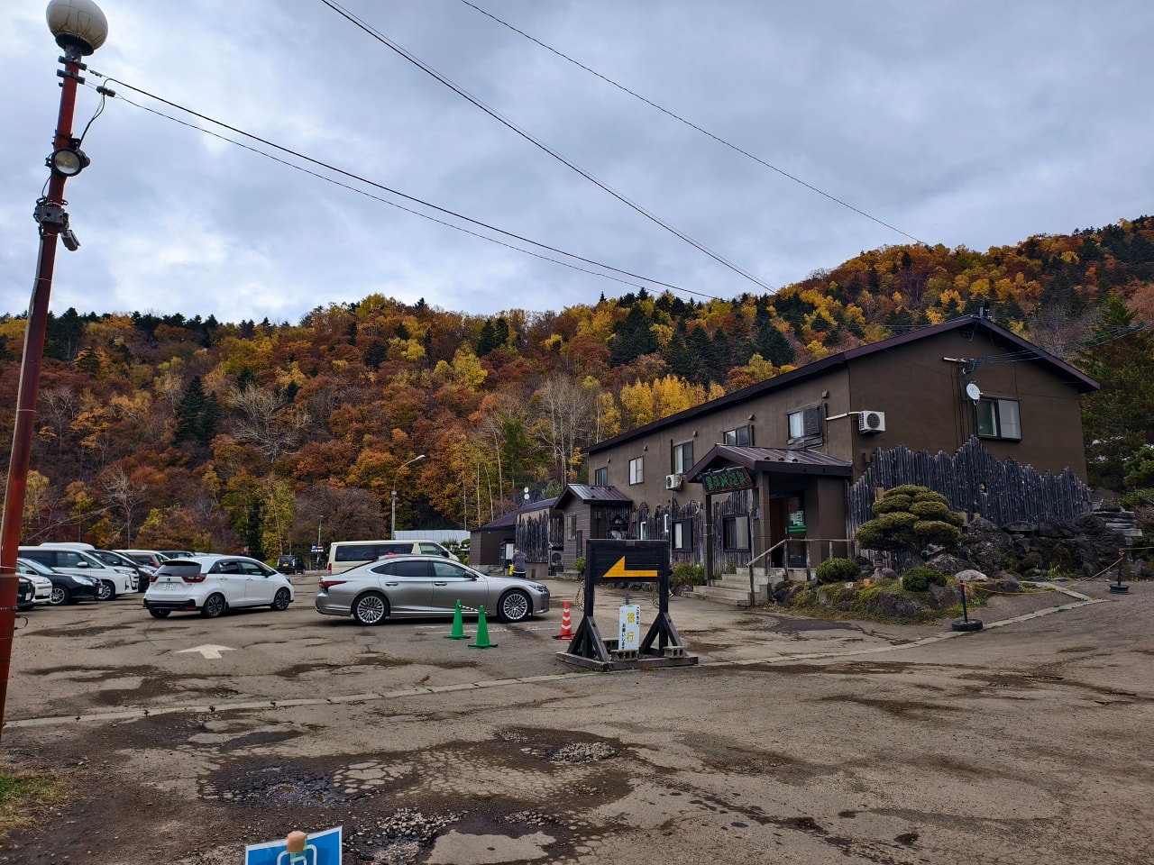 北海道 ｜2025 尋找楓紅角落。北海道神宮。豐平峽岩壁楓葉